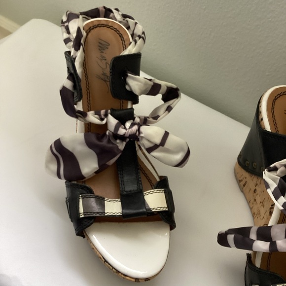 Miss Sixty White & Black Leather T Strap Ankle Wrap Studded Open Toe Wedge - Picture 3 of 11